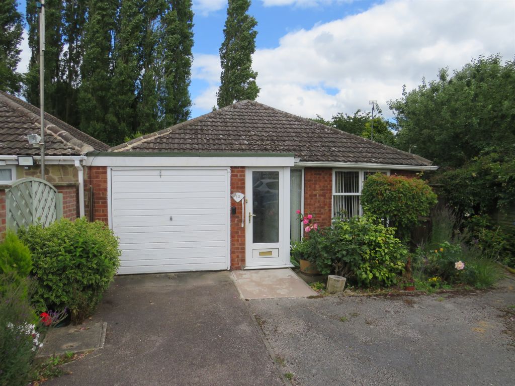 2 bed detached bungalow for sale in Hamblin Crescent, Sinfin, Derby