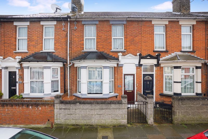 2 bed terraced house to rent in Lansdowne Road, Chatham ME4 Zoopla