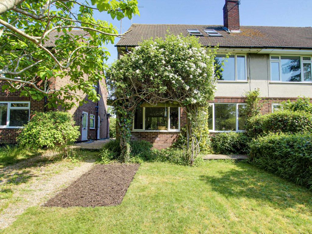 2 bed for sale in Mill Green, Caversham, Reading RG4, £