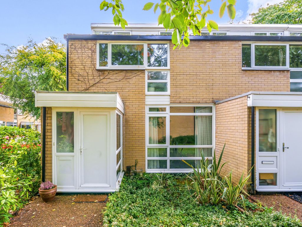 3 bed end terrace house for sale in Weymede, Byfleet KT14, £425,000