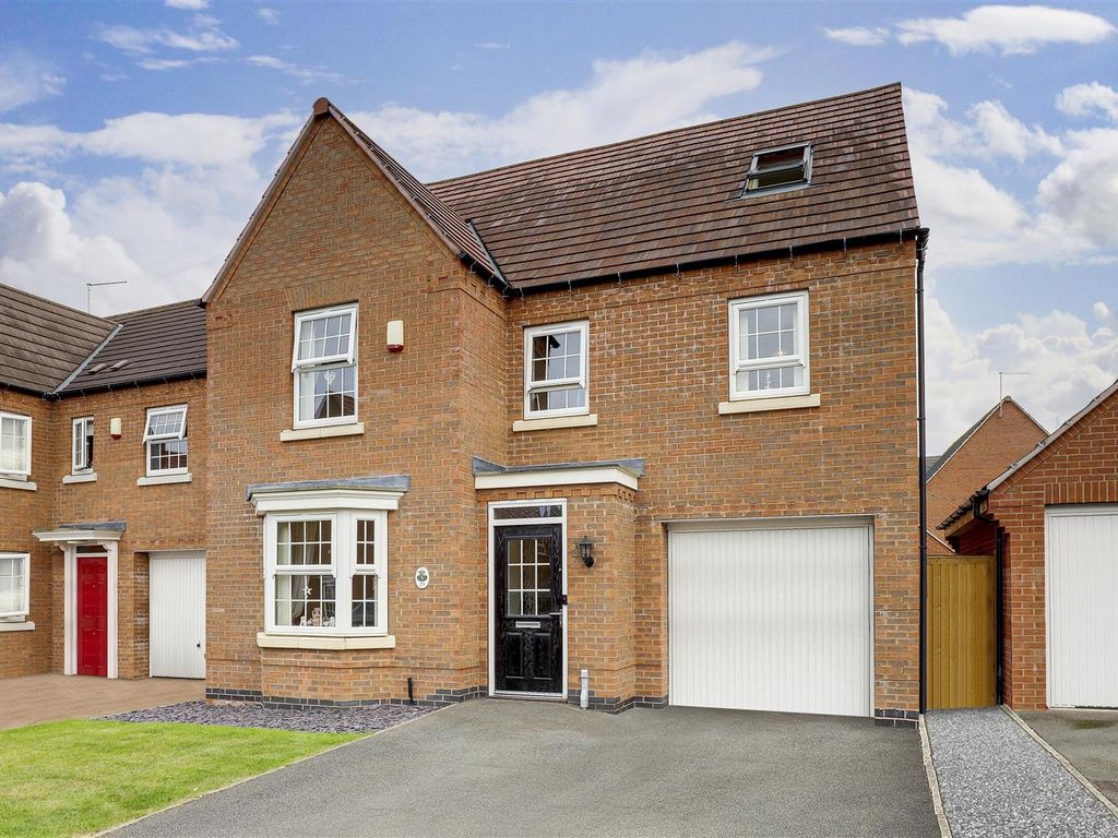 6 bed detached house for sale in Hobben Crescent, Hucknall