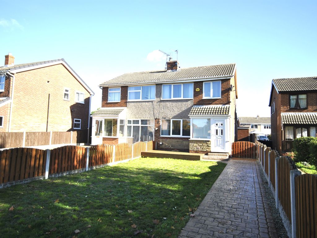 3 bed semidetached house for sale in Skellow Road, Carcroft, Doncaster