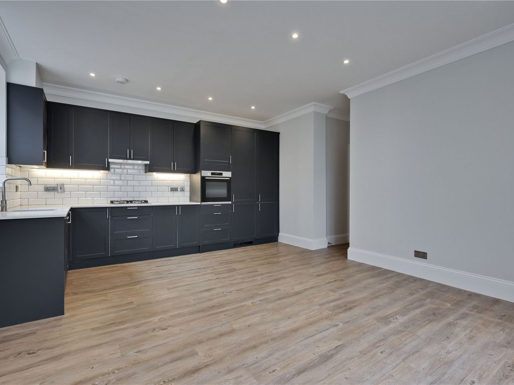 2 bed flat to rent in Kings Court Mews, 152 Bridge Road, East Molesey, Surrey KT8, £1,950 pcm