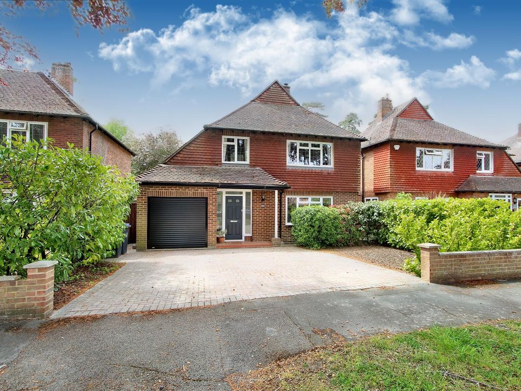 3 bed detached house for sale in Lincoln Drive, Pyrford, Woking GU22