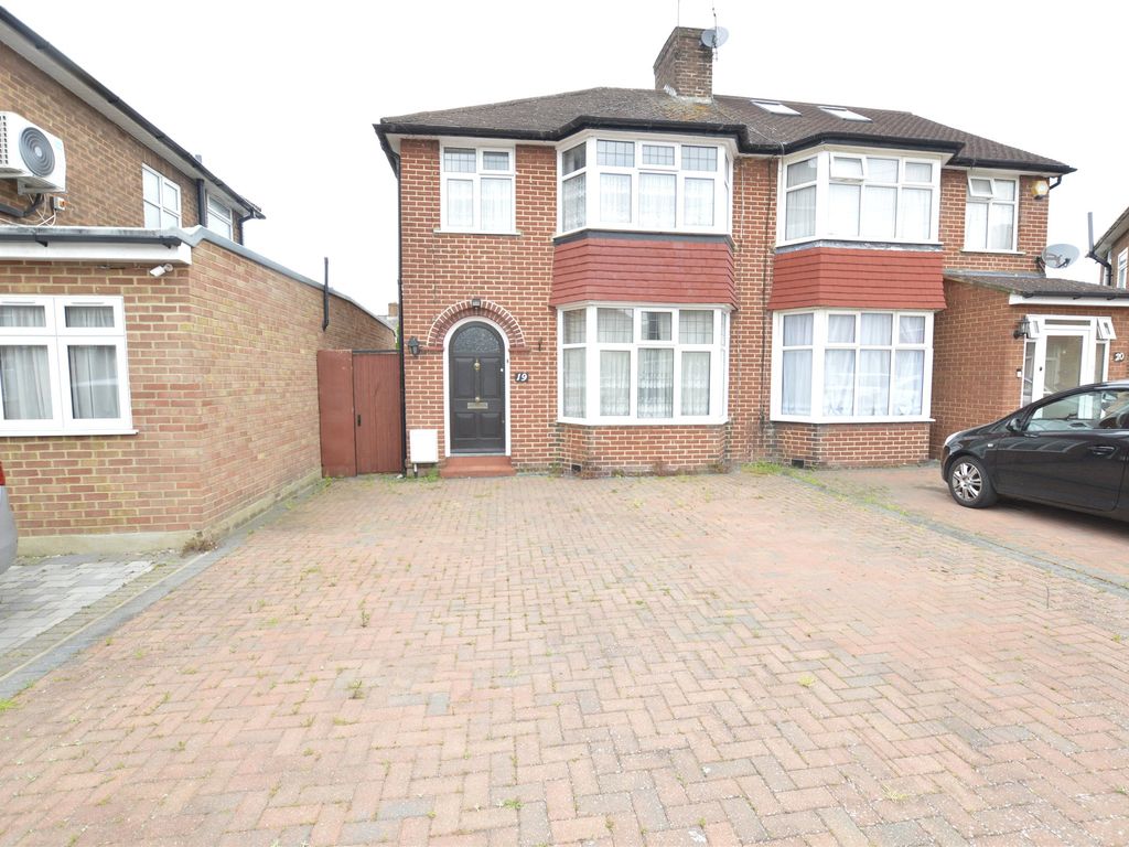3 bed semidetached house for sale in Braemar Gardens, Colindale