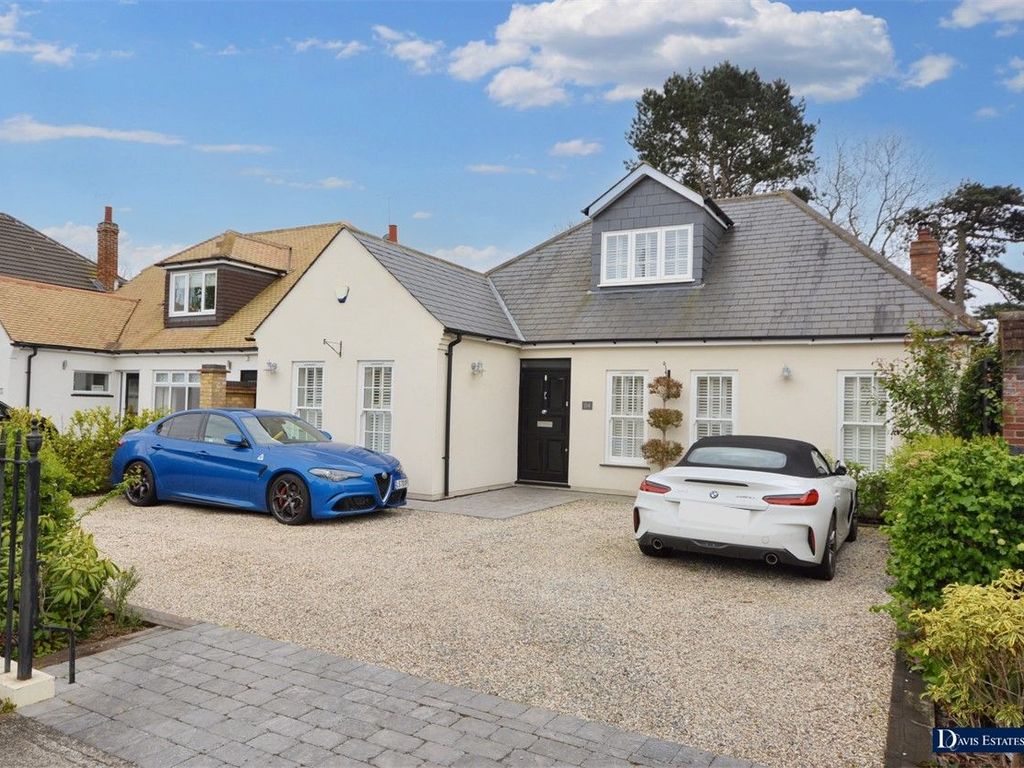 3 bed chalet for sale in Great Nelmes Chase, Emerson Park, Hornchurch