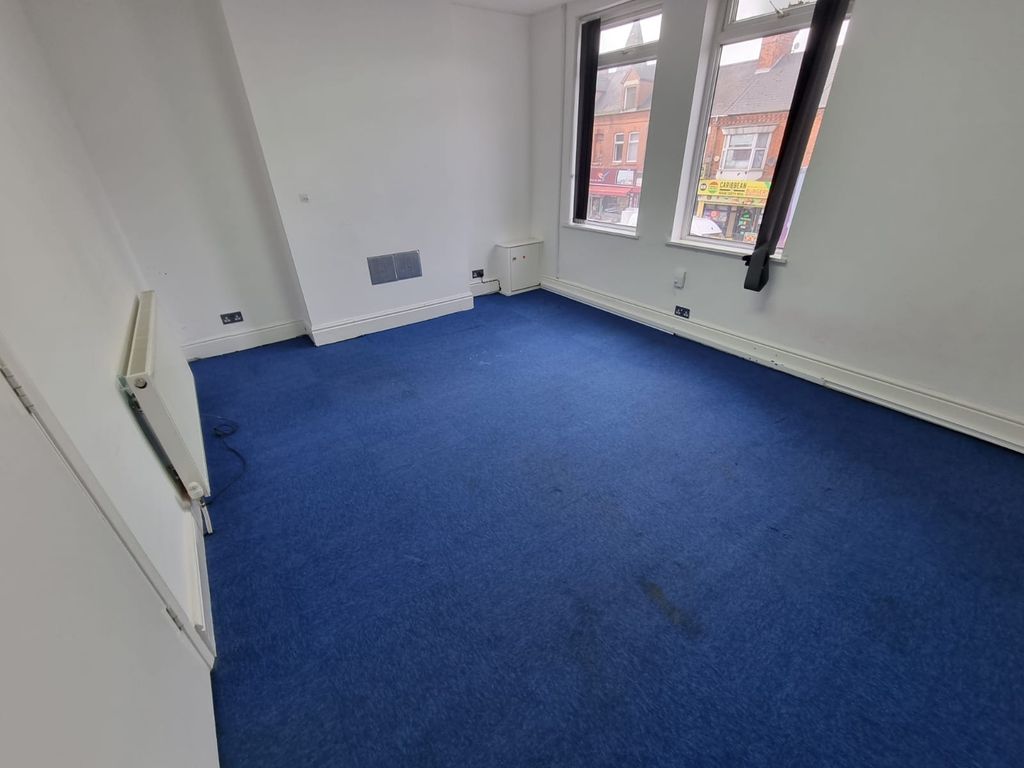 2 bed flat to rent in Narborough Road, Leicester LE3, £850 pcm Zoopla