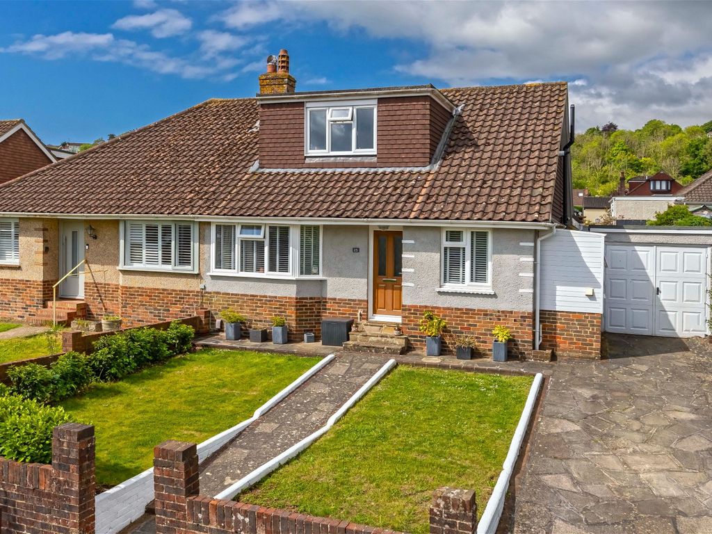 4 bed semidetached house for sale in Vale Avenue, Findon Valley