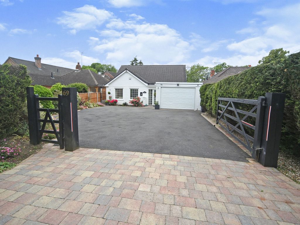 3 bed detached bungalow for sale in Earlswood Common, Earlswood