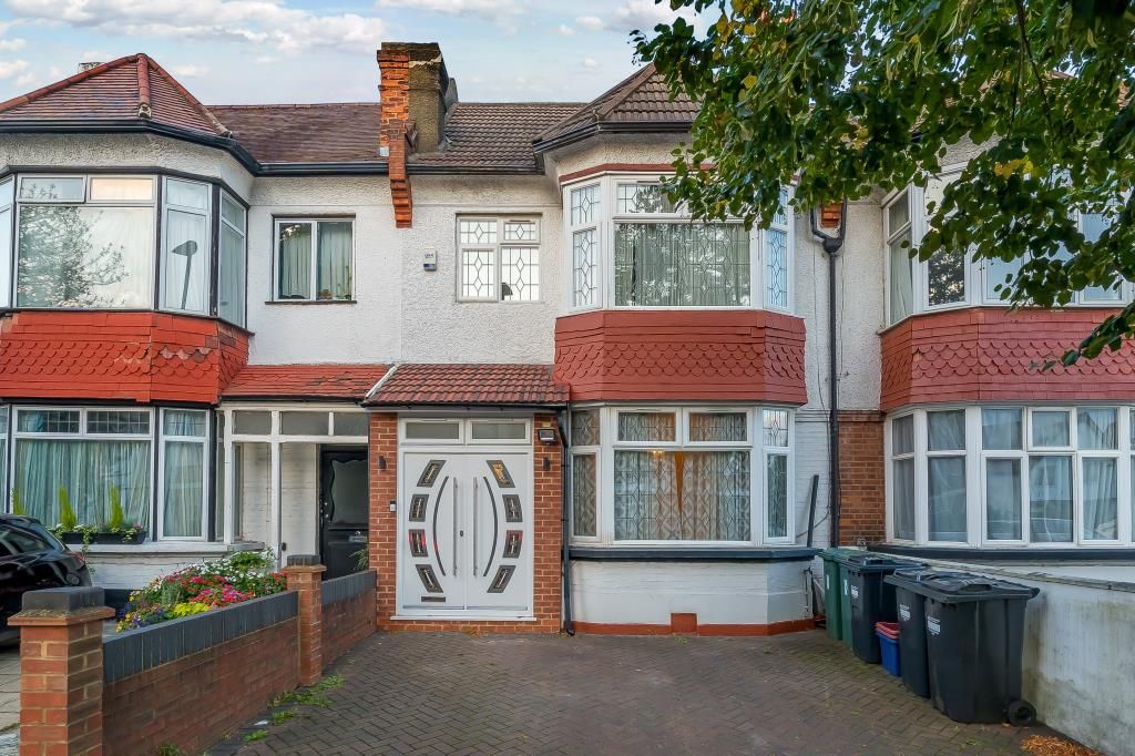 4 bed terraced house to rent in Thornbury Road, Isleworth TW7, £3,000