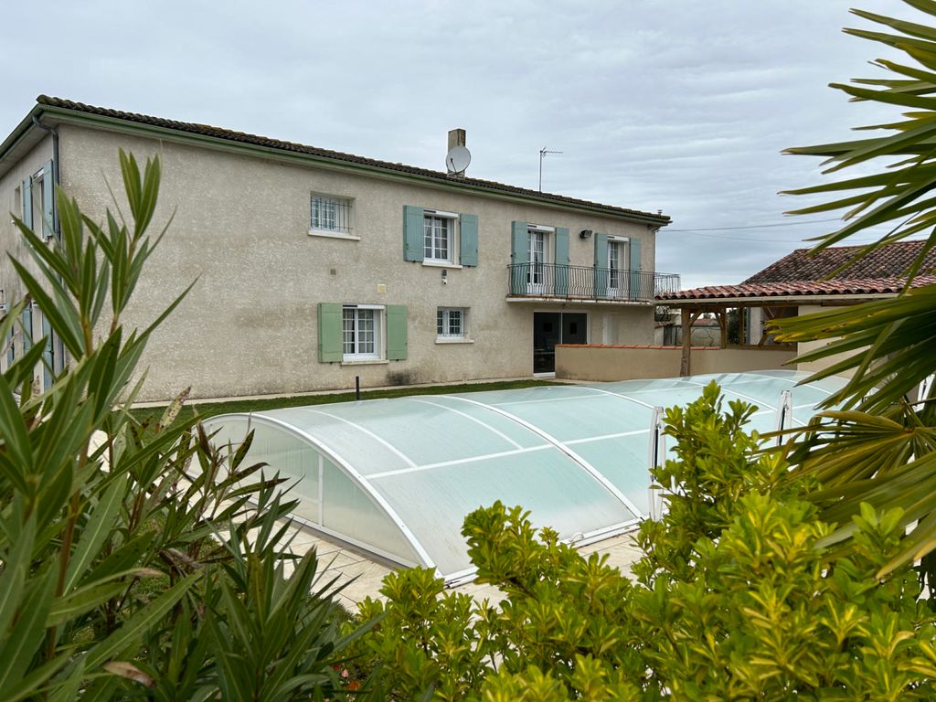 6 bed property for sale in SaintJeanD'angely France, Charente