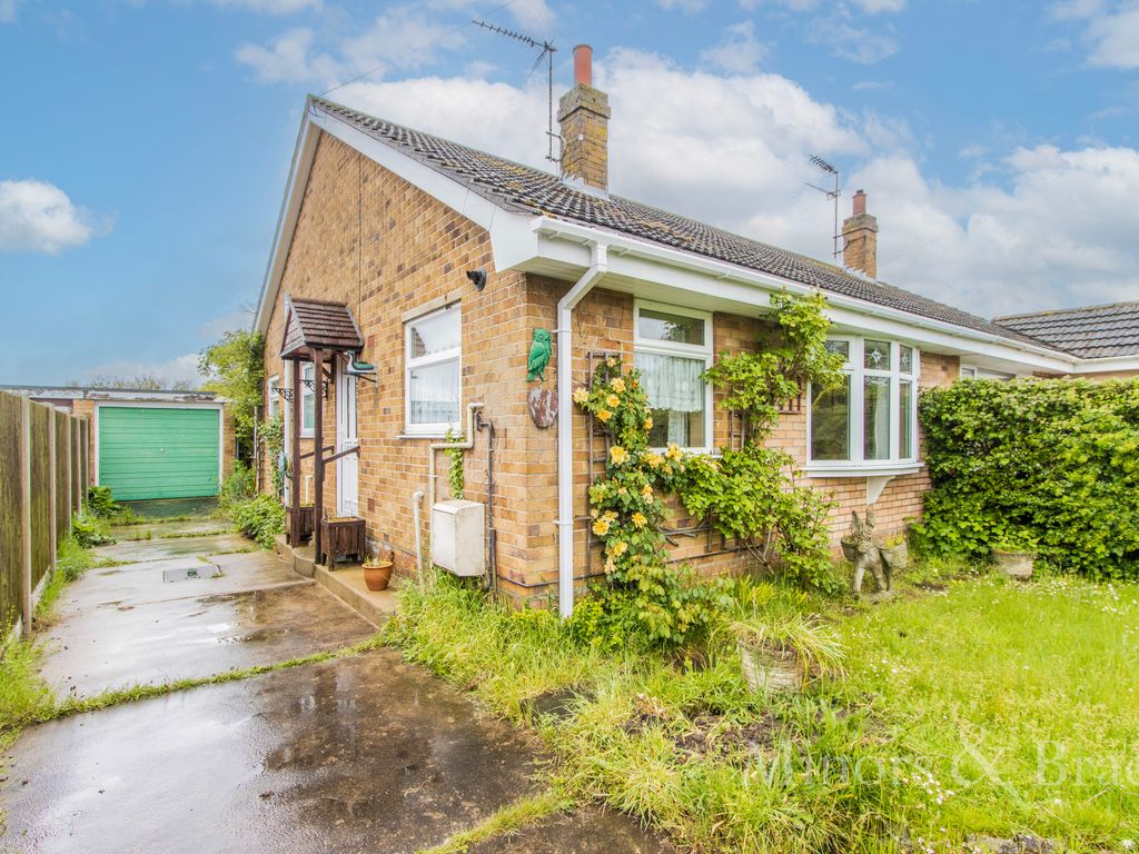 2 bed semidetached bungalow for sale in The Pippins, Blundeston