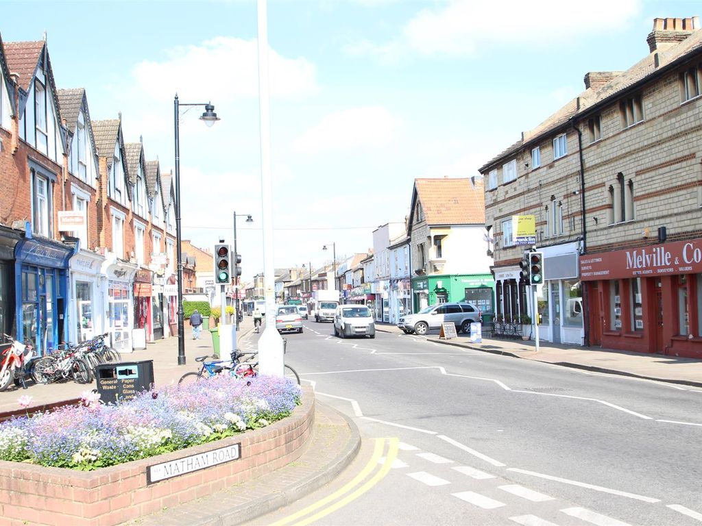 1 bed flat to rent in Walton Road, East Molesey KT8, £1,200 pcm Zoopla