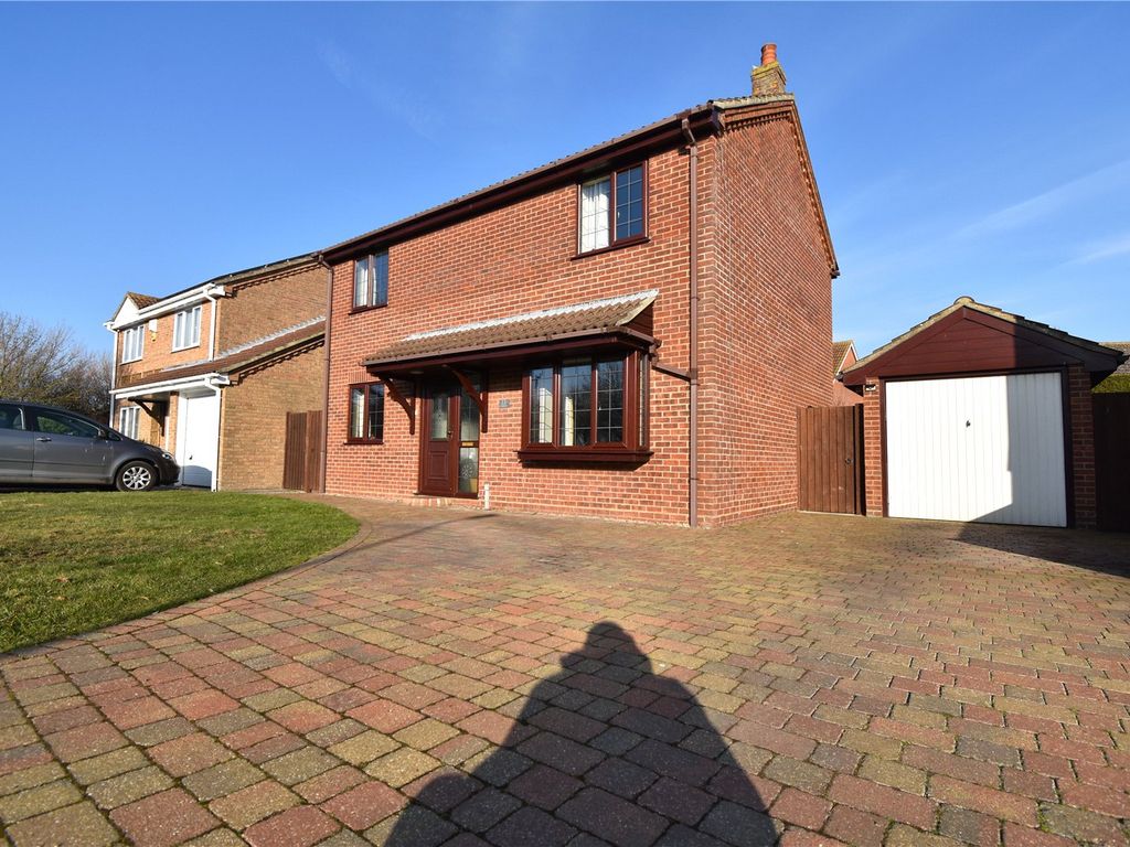 4 bed detached house for sale in Oakridge, Little Oakley, Harwich