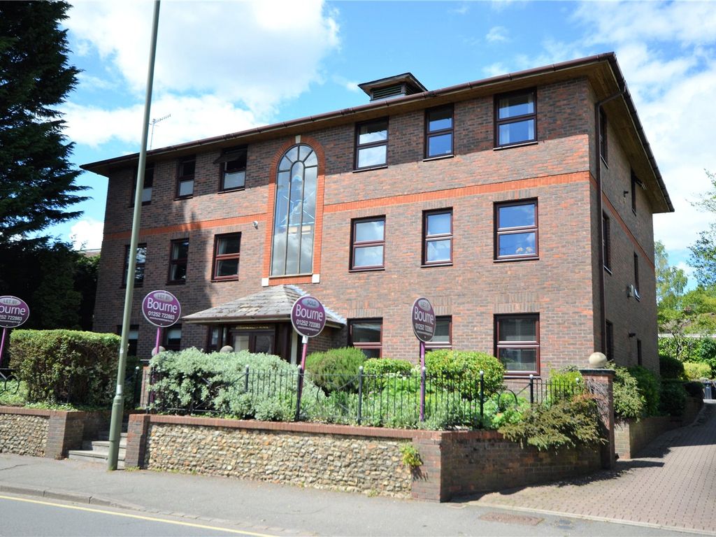 2 bed flat to rent in Farthingfield House, East Street, Farnham, Surrey