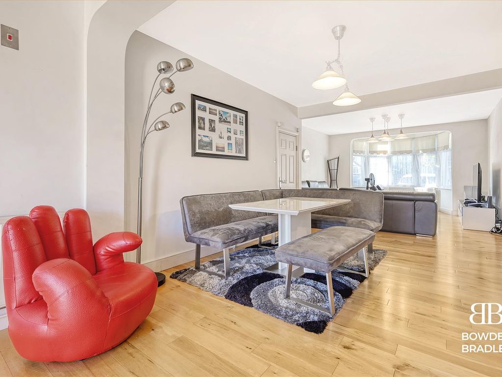 5 bed terraced house for sale in Glenwood Gardens, Ilford IG2, £700,000