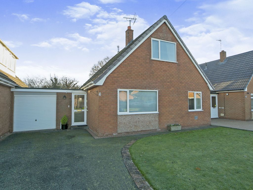 3 bed detached bungalow for sale in Ainsdale Close, Buckley CH7, £