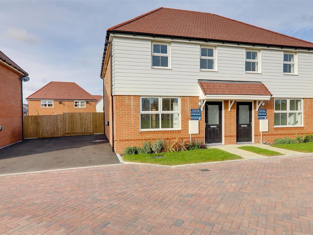3 bed semidetached house for sale in High Street, Angmering