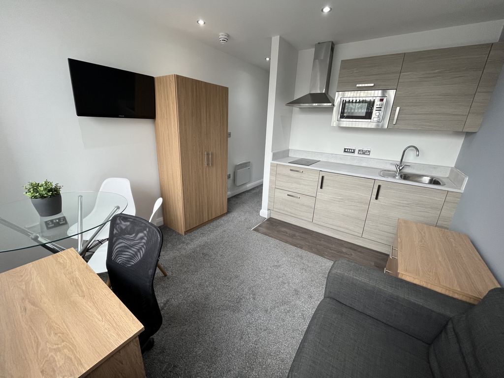 Room to rent in Bracken House, 4458 Charles Street, Manchester