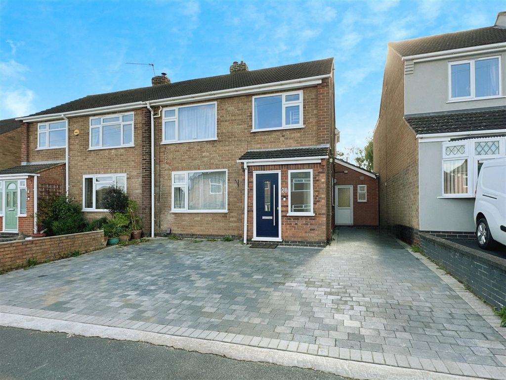 5 bed semidetached house for sale in Castell Drive, Groby, Leicester