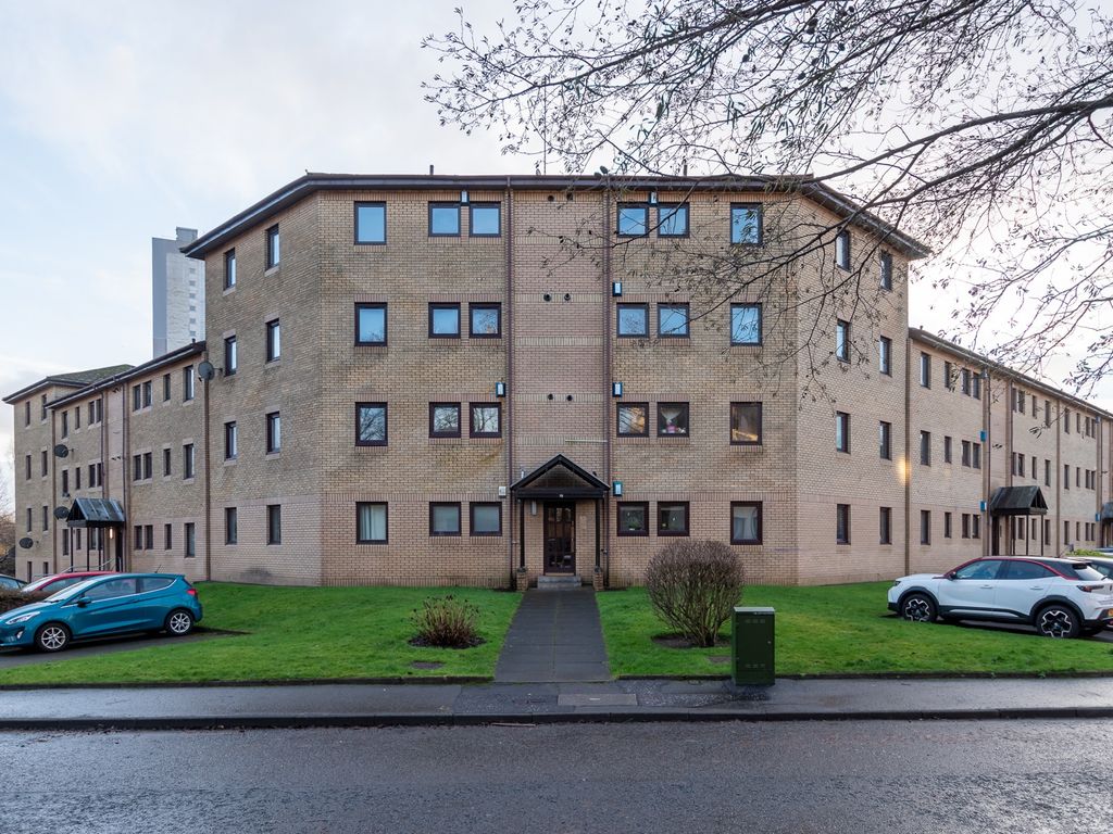 2 bed flat to rent in Kelvindale Gardens, Kelvindale, Glasgow G20, £850 pcm Zoopla