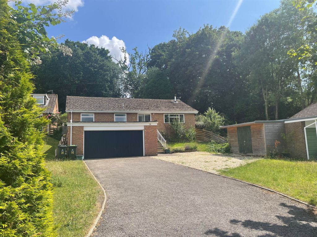 3 bed detached bungalow for sale in Oak Road, Alderholt, Fordingbridge