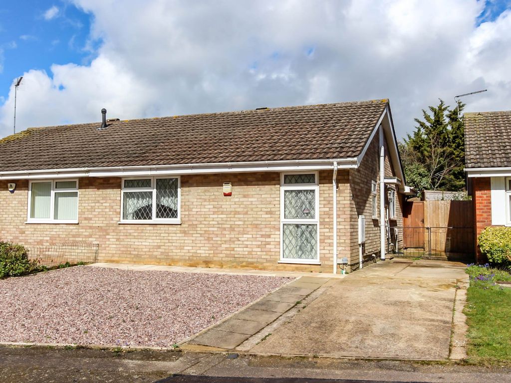 3 bed semidetached bungalow for sale in Blenheim Road, Wellingborough