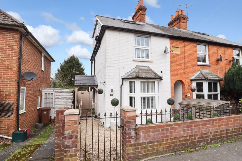 3 bed property for sale in Church Road, Chavey Down, Ascot SL5, £