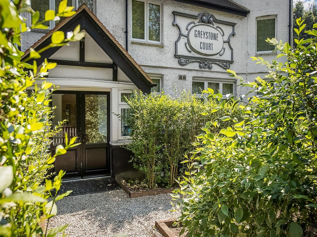 1 bed flat to rent in London Road North, Merstham, Redhill RH1, £1,250