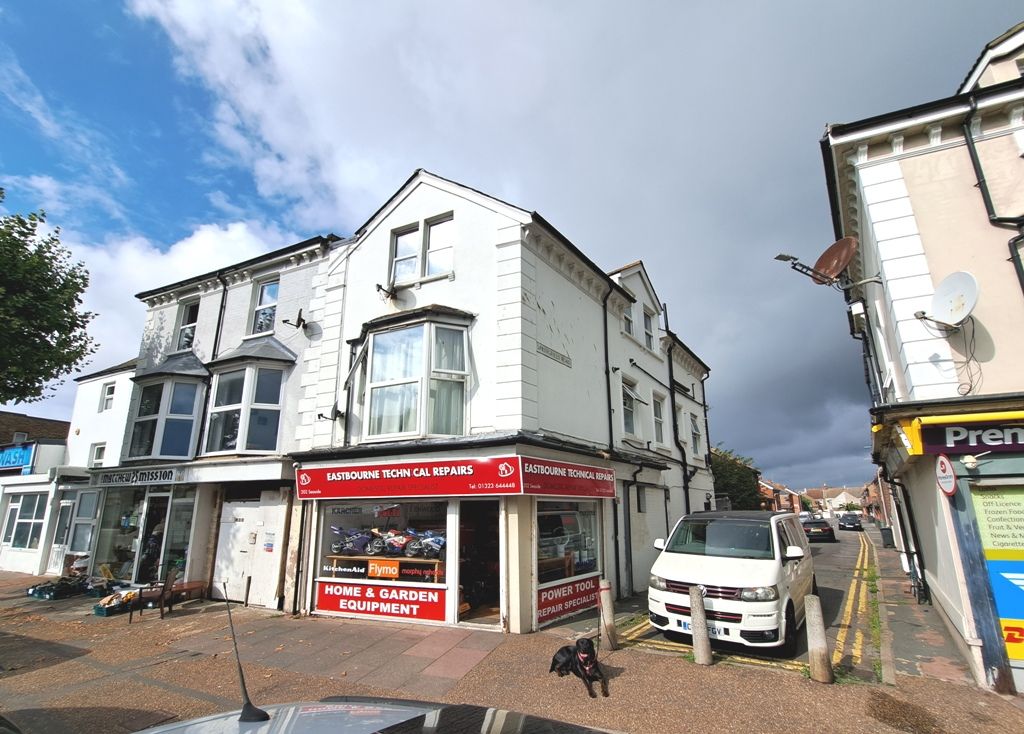 1 bed flat to rent in Seaside, Eastbourne BN22, £775 pcm Zoopla