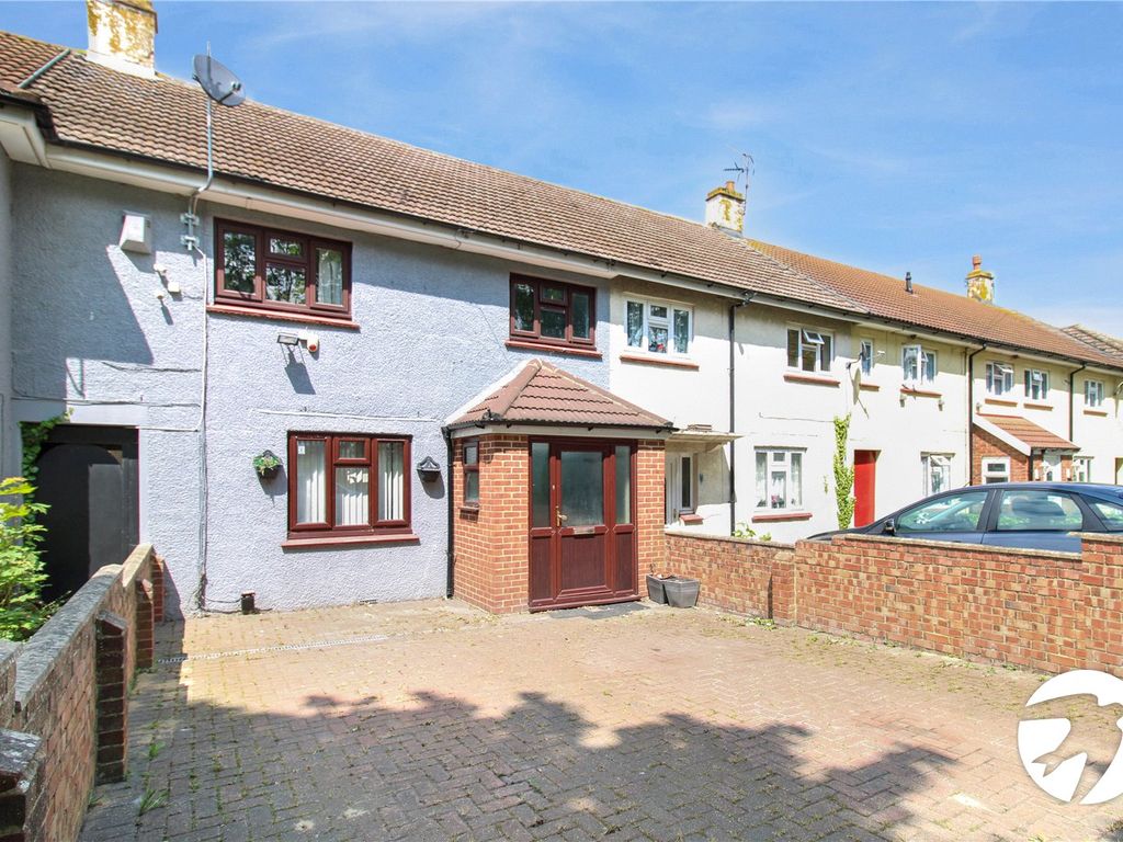4 bed terraced house to rent in Dunkirk Close, Gravesend, Kent DA12