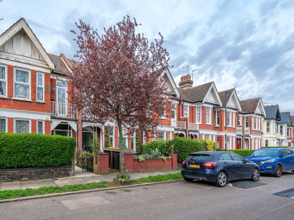2 bed flat for sale in Tewkesbury Terrace, Bounds Green N11, £499,950