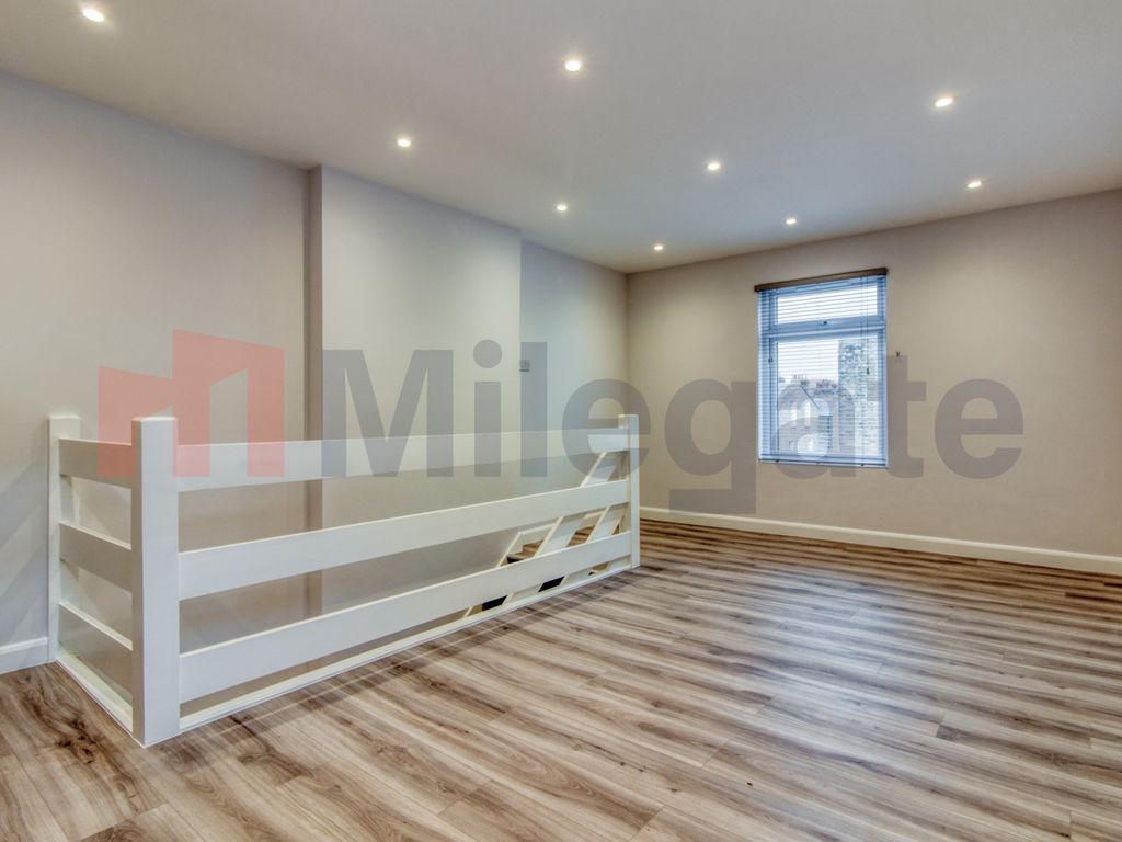 1 bed flat to rent in Clapham Common North Side, London SW4, £1,925 pcm