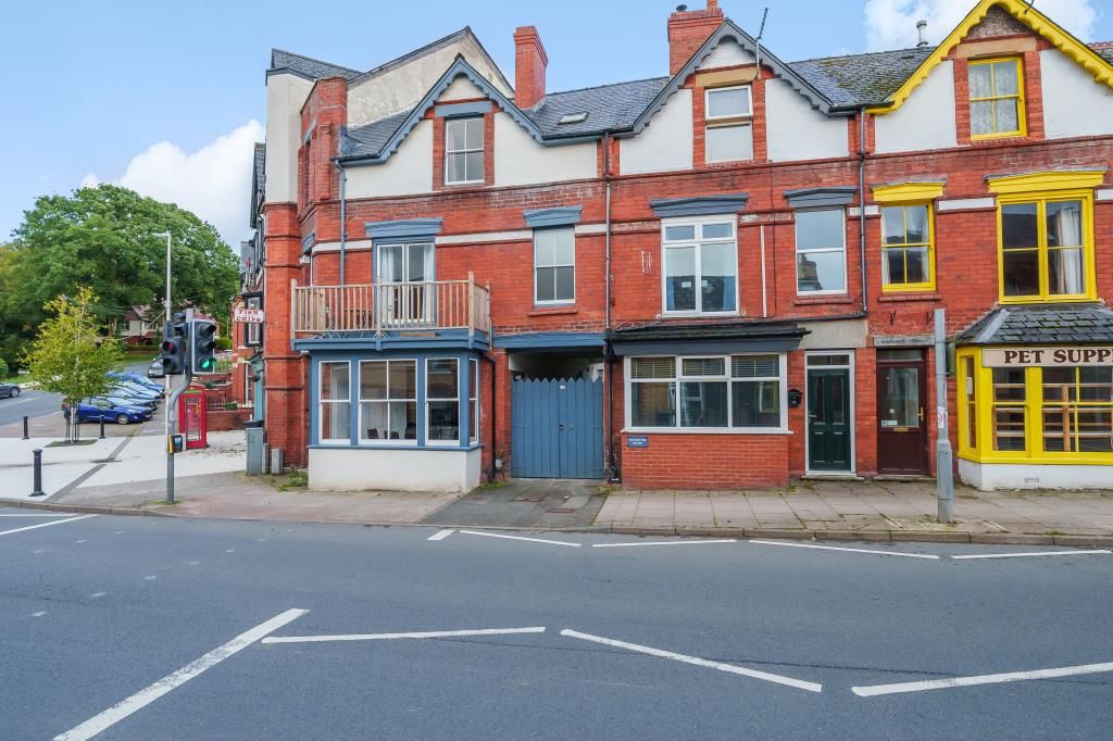 3 bed end terrace house for sale in Llandrindod Wells, Powys LD1, £