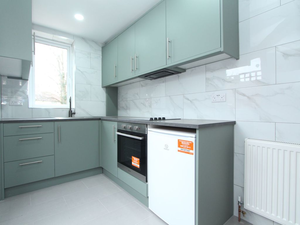 3 bed terraced house to rent in Deans Lane, Edgware HA8, £2,100 pcm