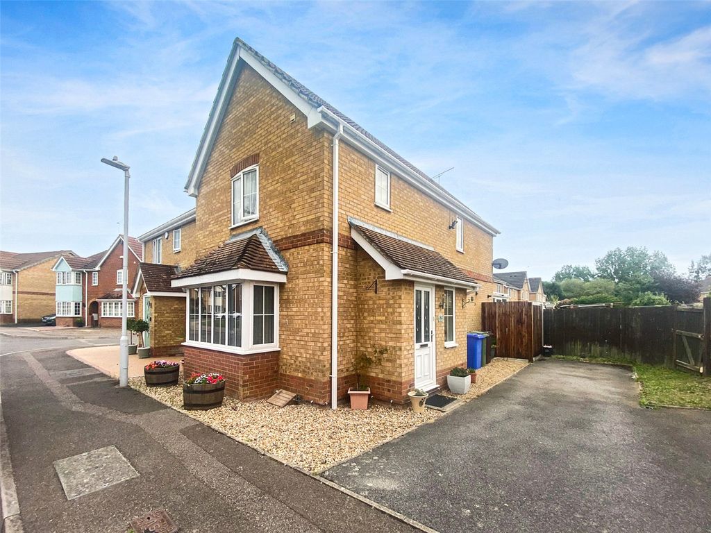 3 bed semidetached house for sale in Yeates Drive, Kemsley