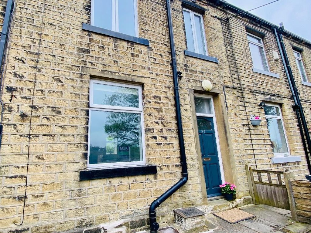 2 bed terraced house to rent in Saddleworth Road, Greetland, Halifax