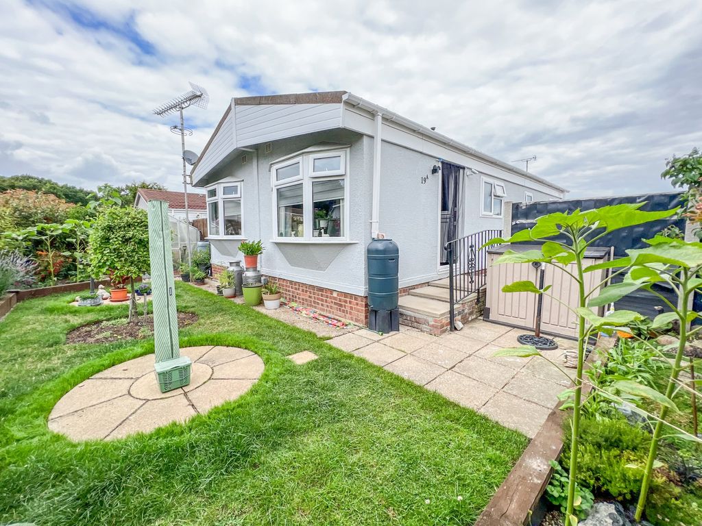 2 bed mobile/park home for sale in Hockley Park, Lower Road, Hockley