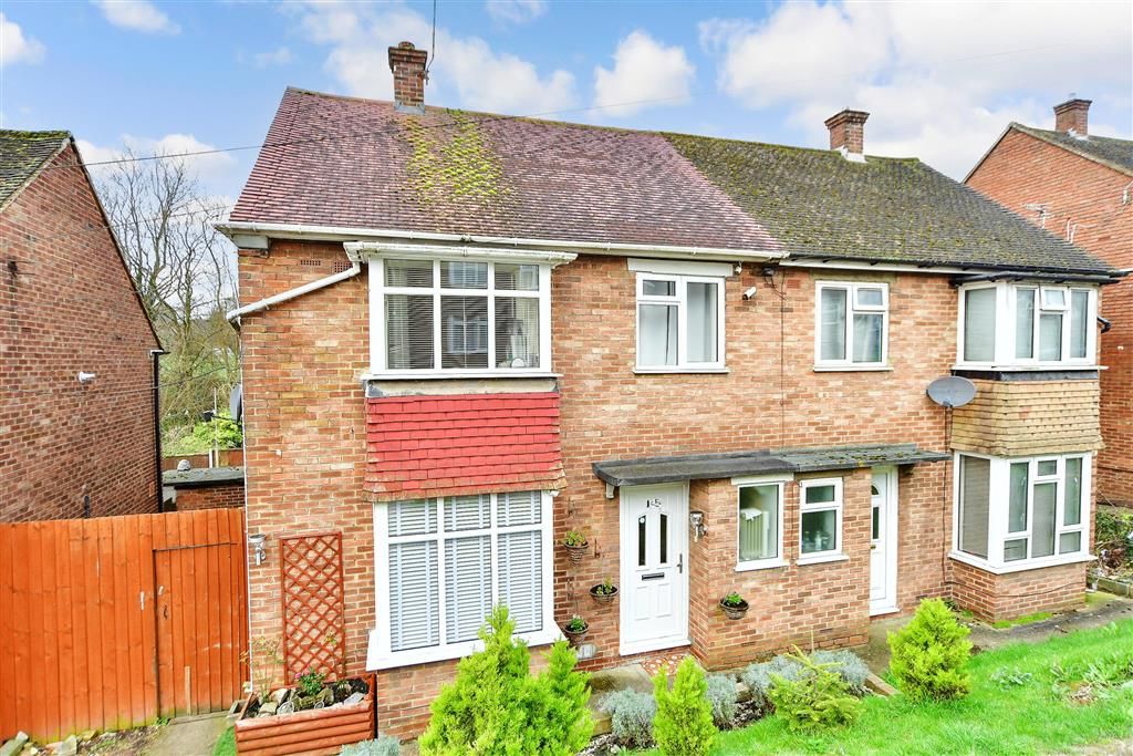 3 bed semidetached house for sale in Carnation Road, Strood, Rochester