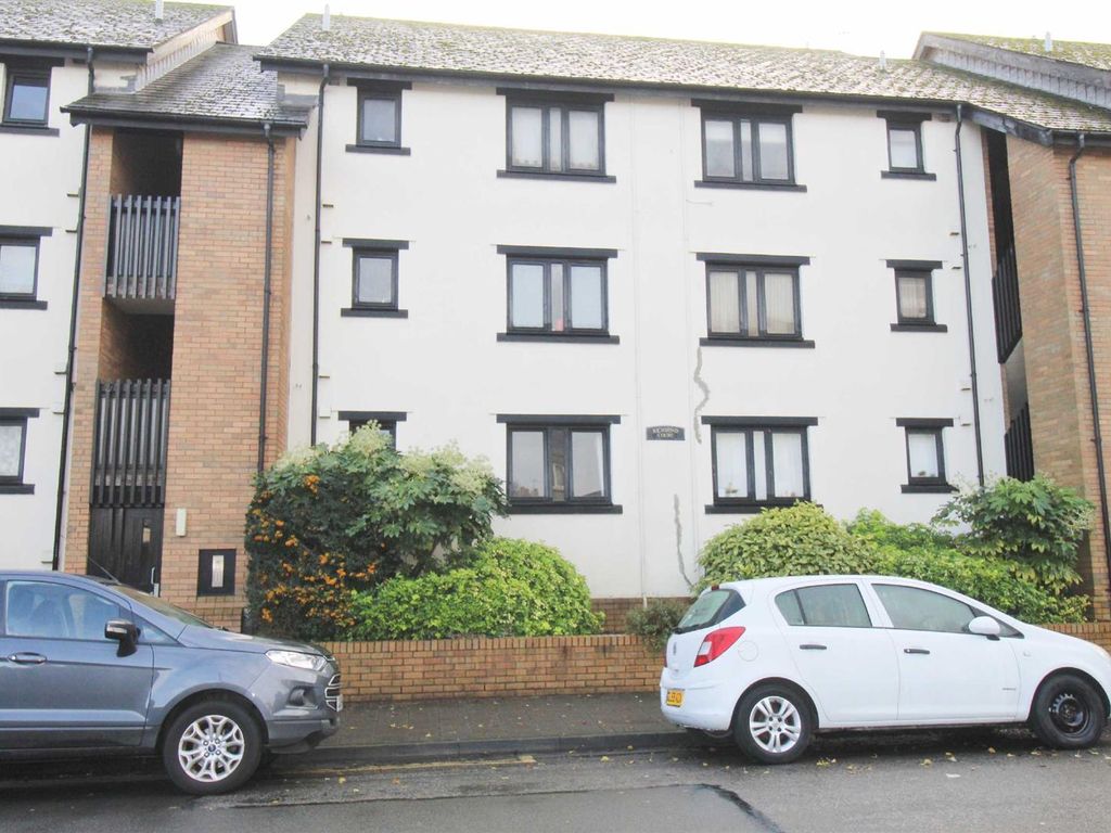 Studio to rent in Richmond Court, St Peters Street Roath, Cardiff CF24