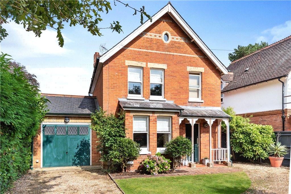 3 bed detached house for sale in Avondale Road, Fleet, Hampshire GU51