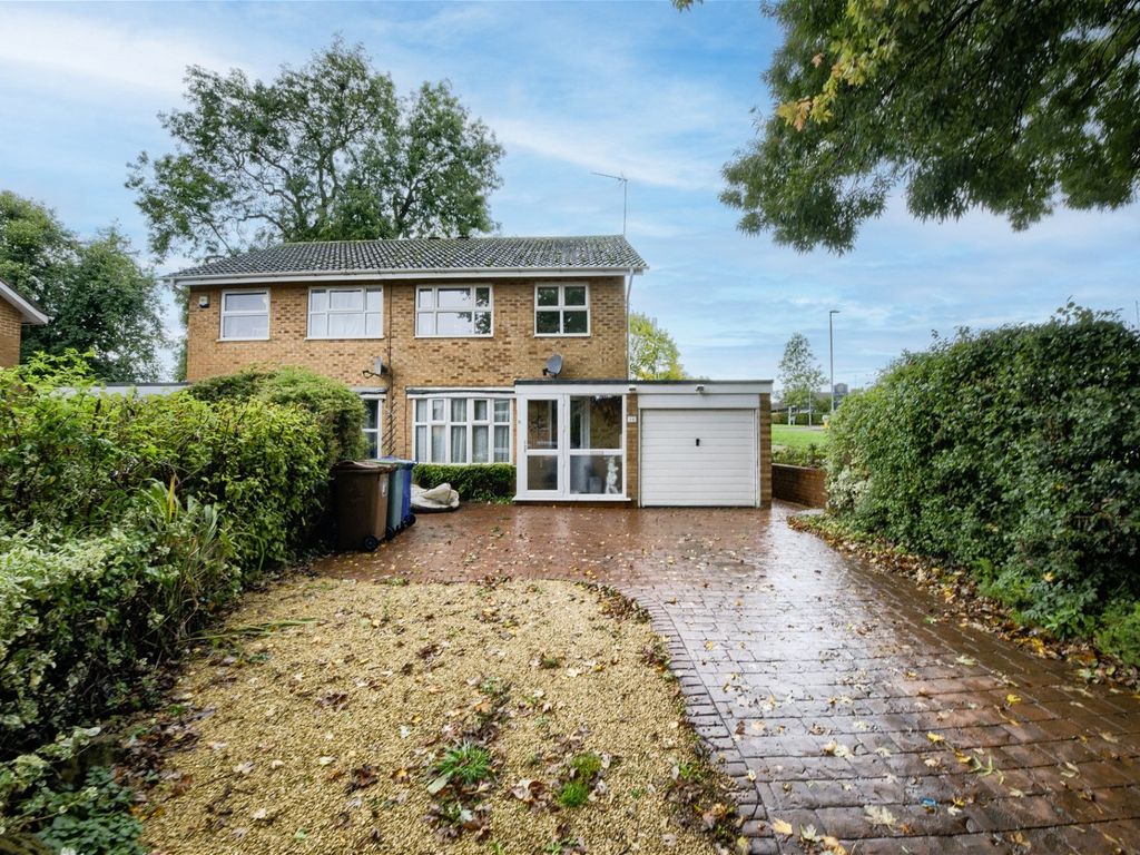 3 bed semidetached house to rent in Melbourne Close, Banbury OX16, £