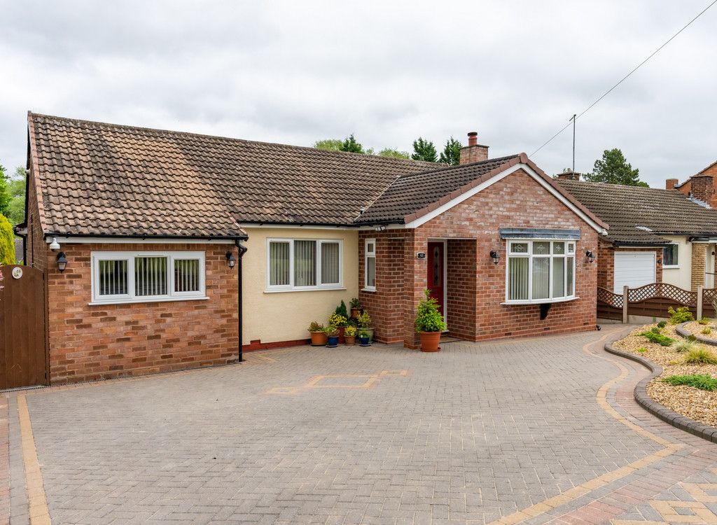 3 bed detached bungalow for sale in Habberley Road, Kidderminster DY11