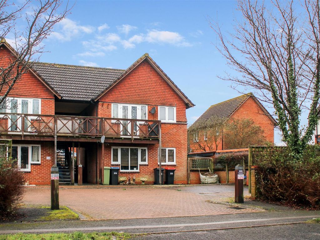 1 bed flat for sale in Paynes Drive, Loughton, Milton Keynes MK5, £