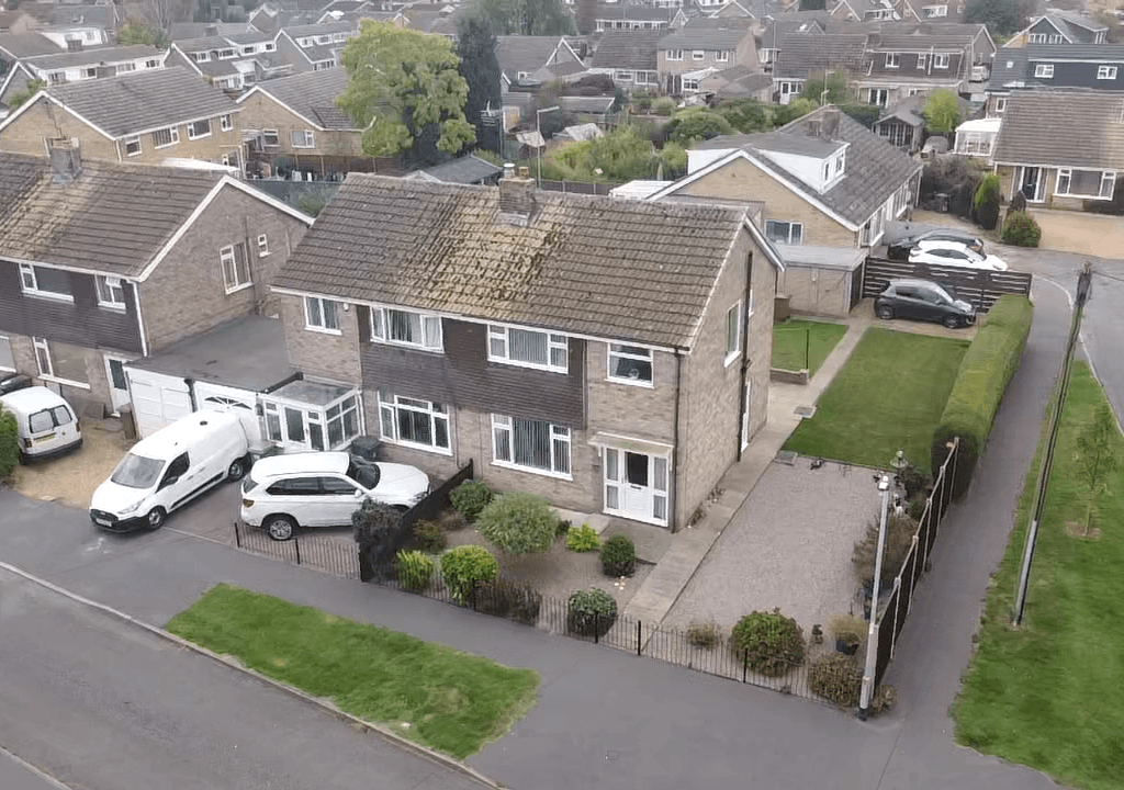 3 bed semidetached house for sale in Russell Close, Thorney