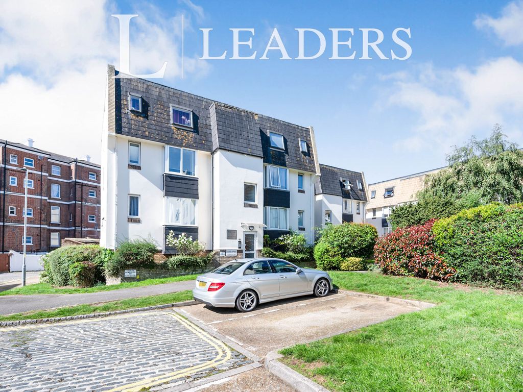 2 bed flat to rent in Cecil Place, Southsea PO5, £1,100 pcm Zoopla