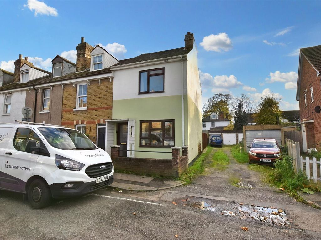 2 bed end terrace house for sale in Queens Road, Snodland ME6, £275,000