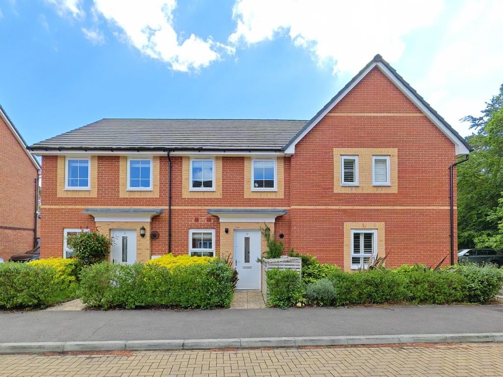 2 bed terraced house for sale in Arlott Green, Crowthorne RG45, £
