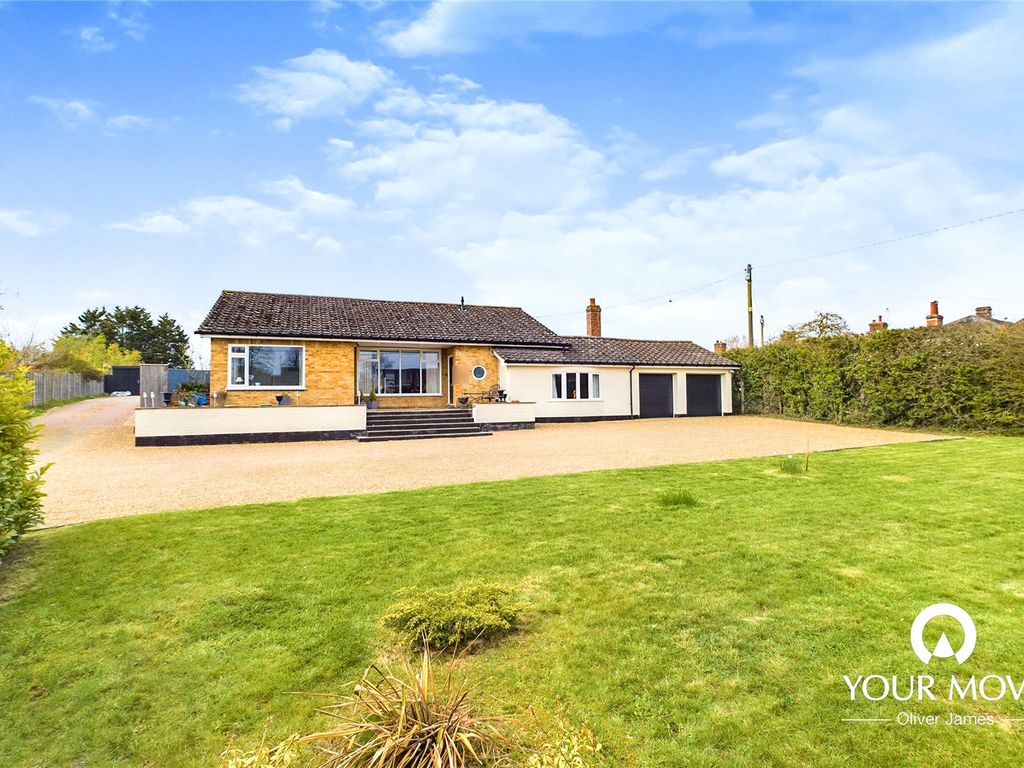 4 bed bungalow for sale in Redenhall Road, Harleston, Norfolk IP20 Zoopla