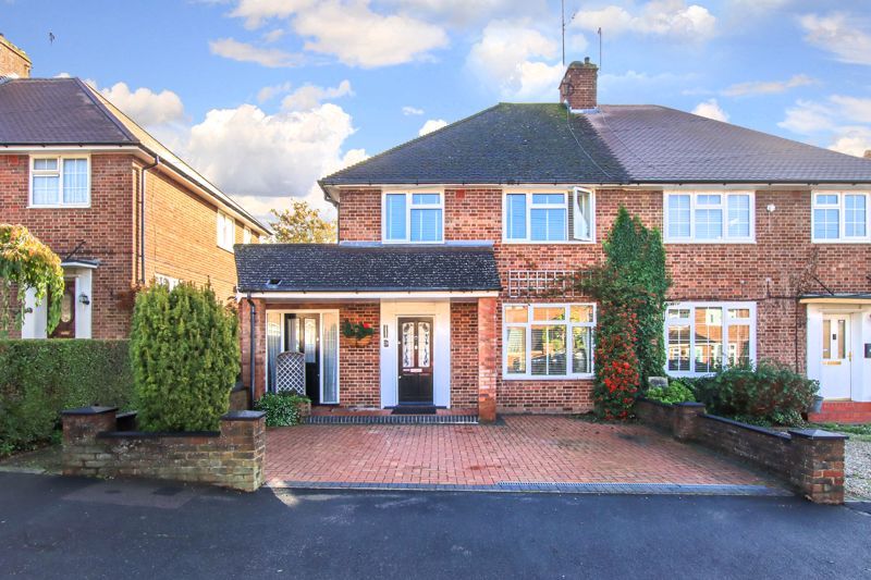 3 bed semidetached house for sale in Hobbs Hill Road, Nash Mills